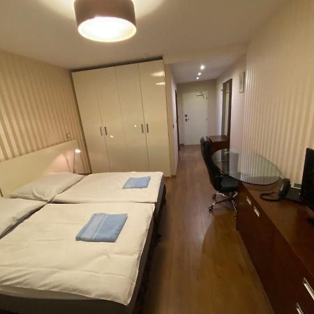 Golden Fish Apartmany Xia Plzen Ngoại thất bức ảnh