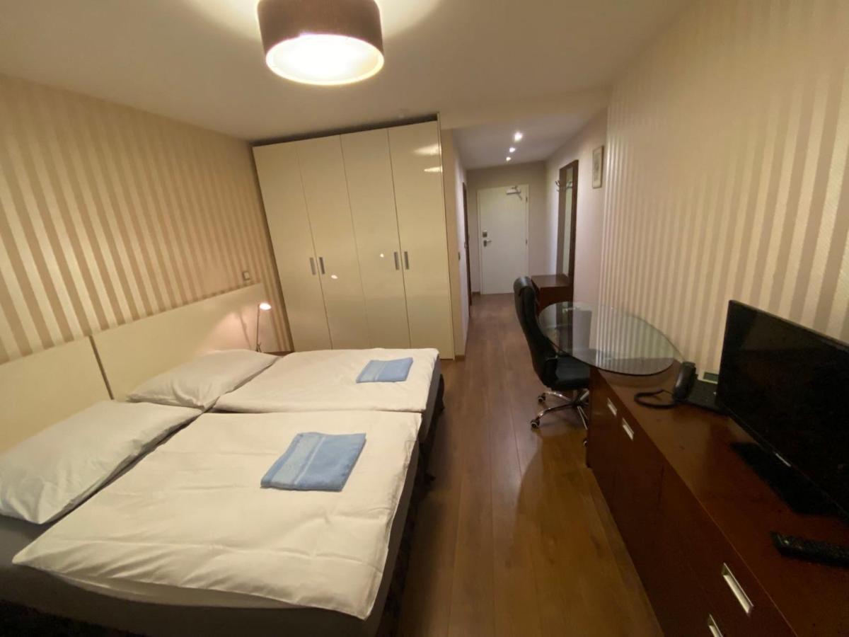 Golden Fish Apartmany Xia Plzen Ngoại thất bức ảnh