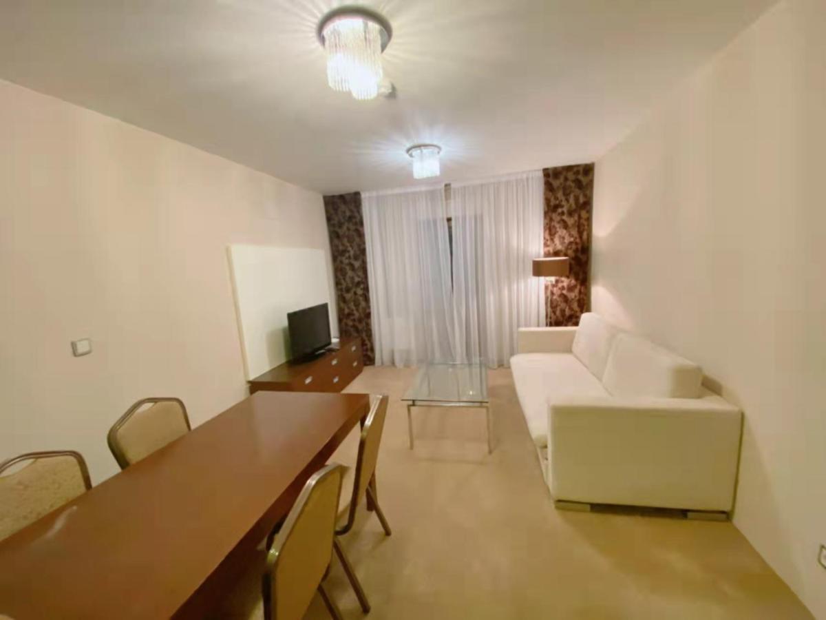 Golden Fish Apartmany Xia Plzen Ngoại thất bức ảnh
