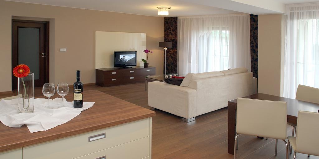 Golden Fish Apartmany Xia Plzen Ngoại thất bức ảnh