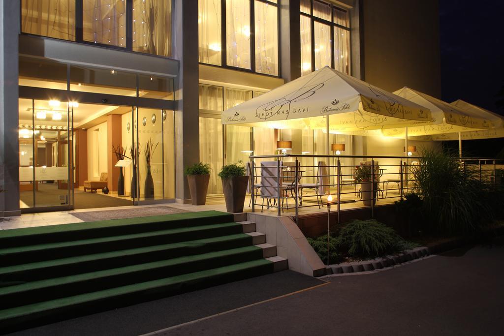 Golden Fish Apartmany Xia Plzen Ngoại thất bức ảnh