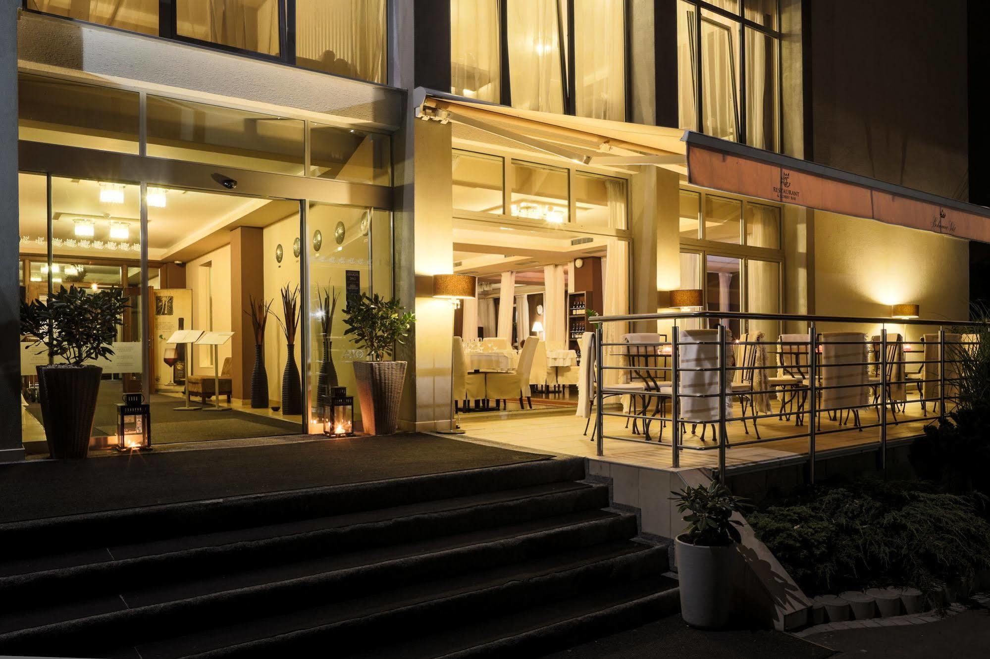 Golden Fish Apartmany Xia Plzen Ngoại thất bức ảnh