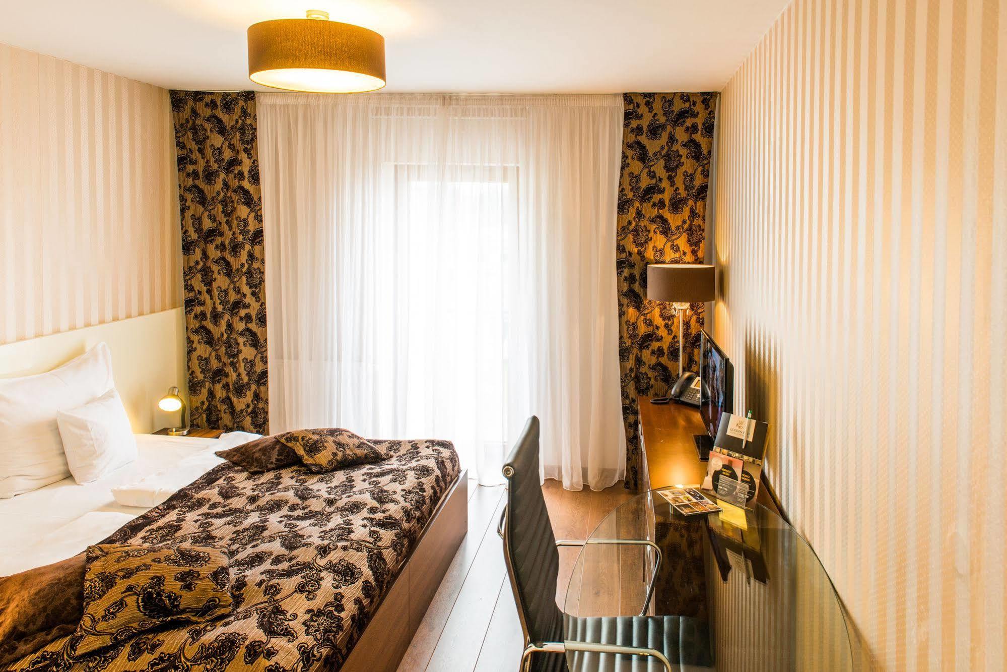 Golden Fish Apartmany Xia Plzen Ngoại thất bức ảnh