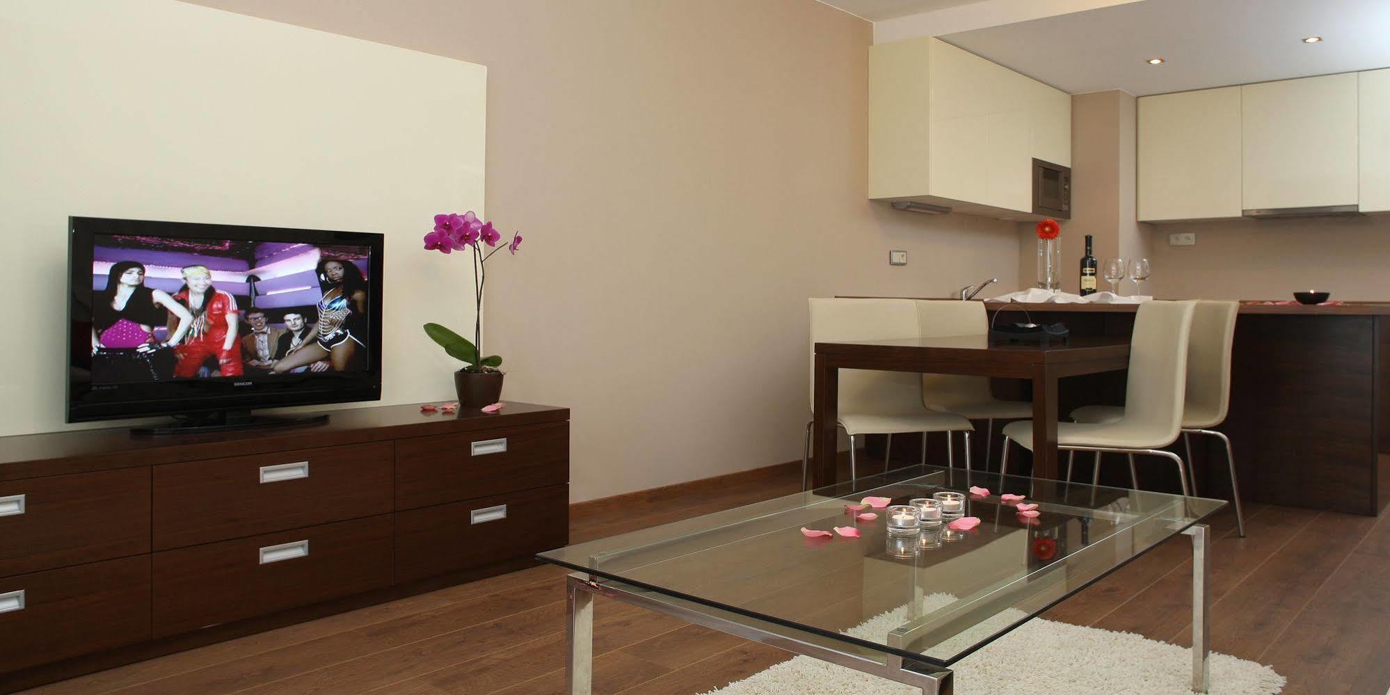Golden Fish Apartmany Xia Plzen Ngoại thất bức ảnh
