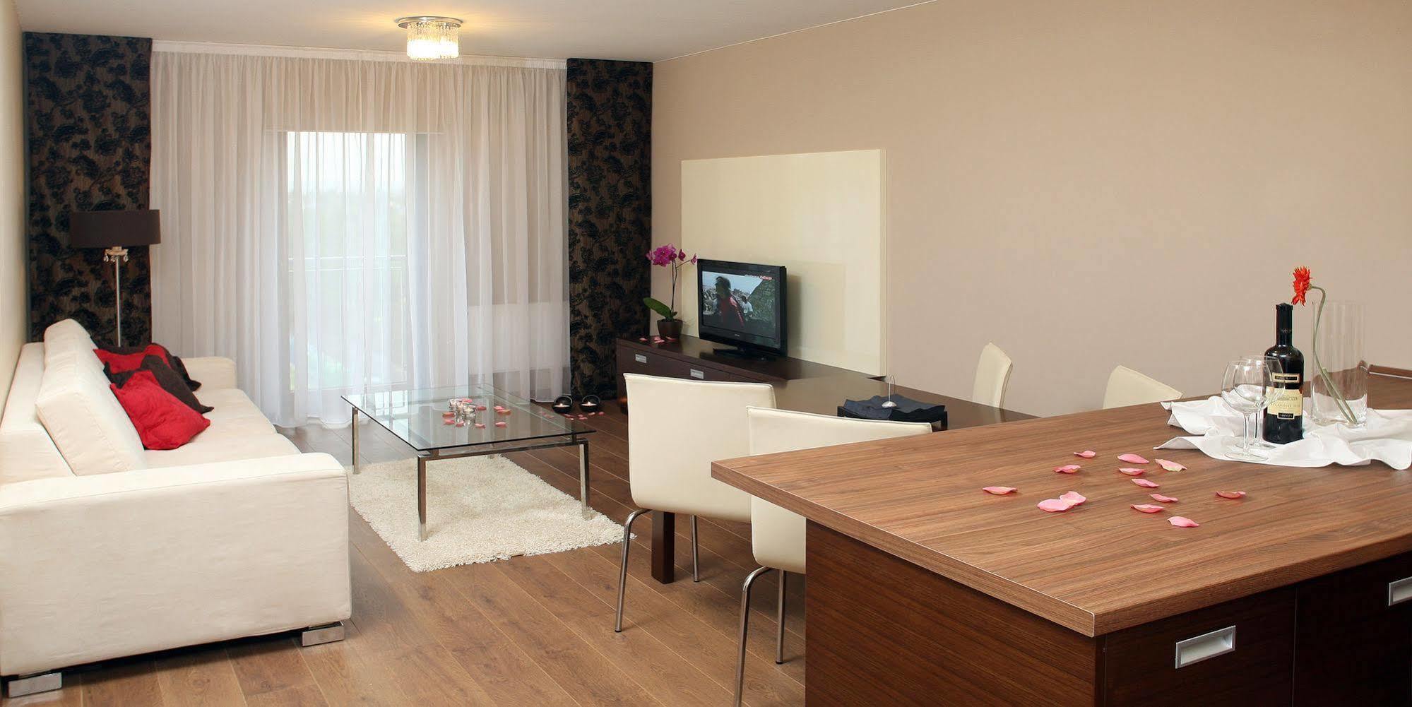 Golden Fish Apartmany Xia Plzen Ngoại thất bức ảnh
