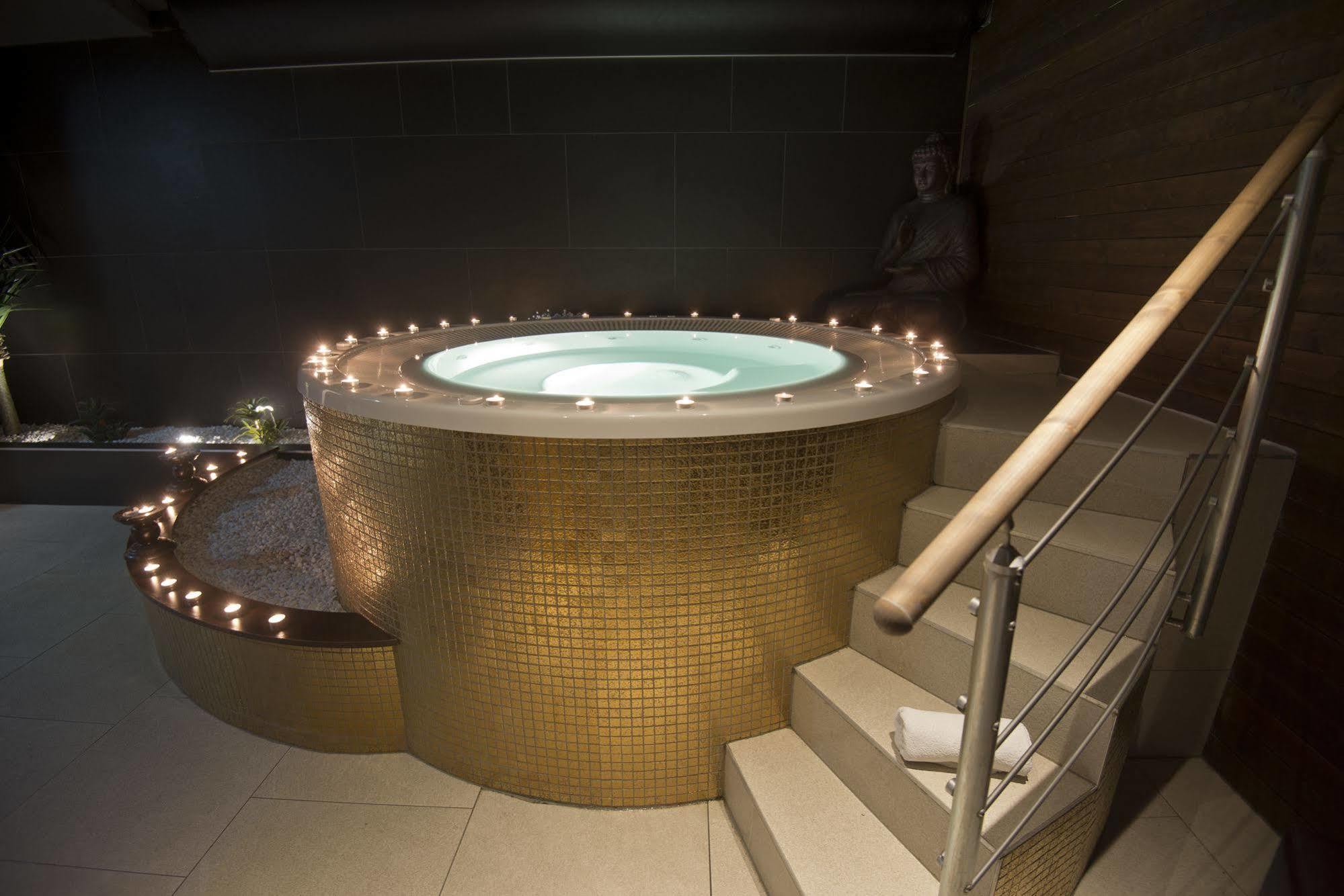 Golden Fish Apartmany Xia Plzen Ngoại thất bức ảnh