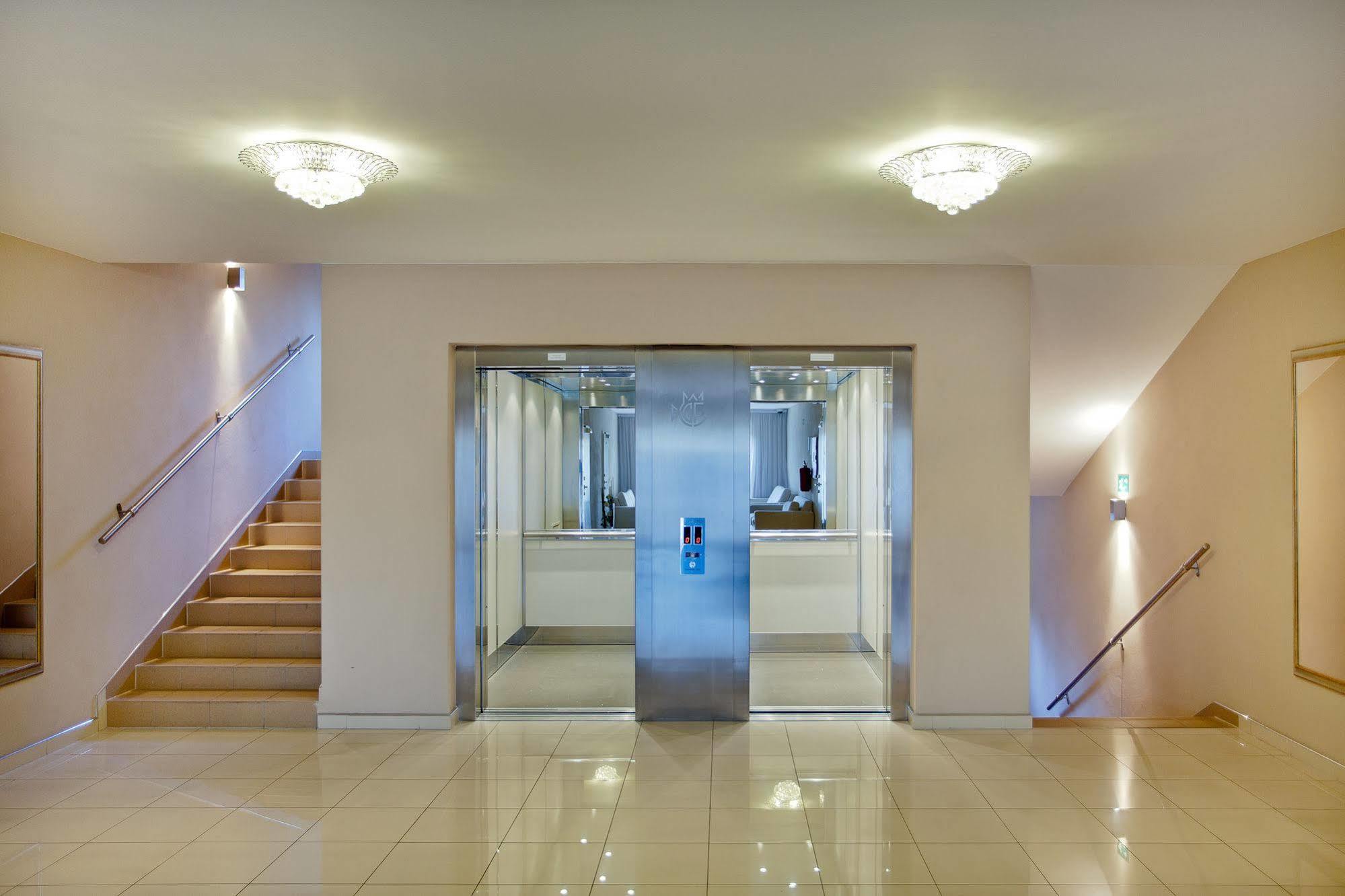 Golden Fish Apartmany Xia Plzen Ngoại thất bức ảnh