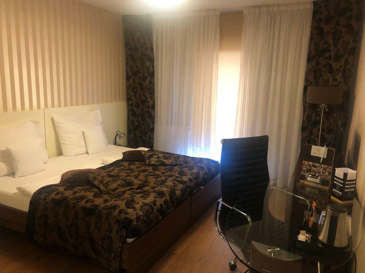 Golden Fish Apartmany Xia Plzen Ngoại thất bức ảnh