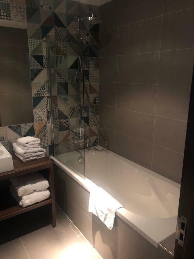 Golden Fish Apartmany Xia Plzen Ngoại thất bức ảnh